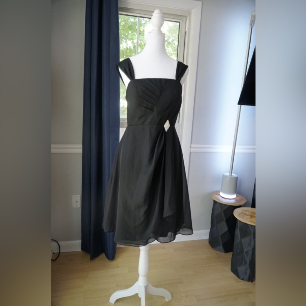 🖤 Black Chiffon Fit & Flare Dress – Sz 8 NWOT